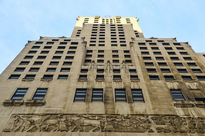 Chicago Walking Tour: The Magnificent Mile - Michigan Avenue Bridge and the opening views
