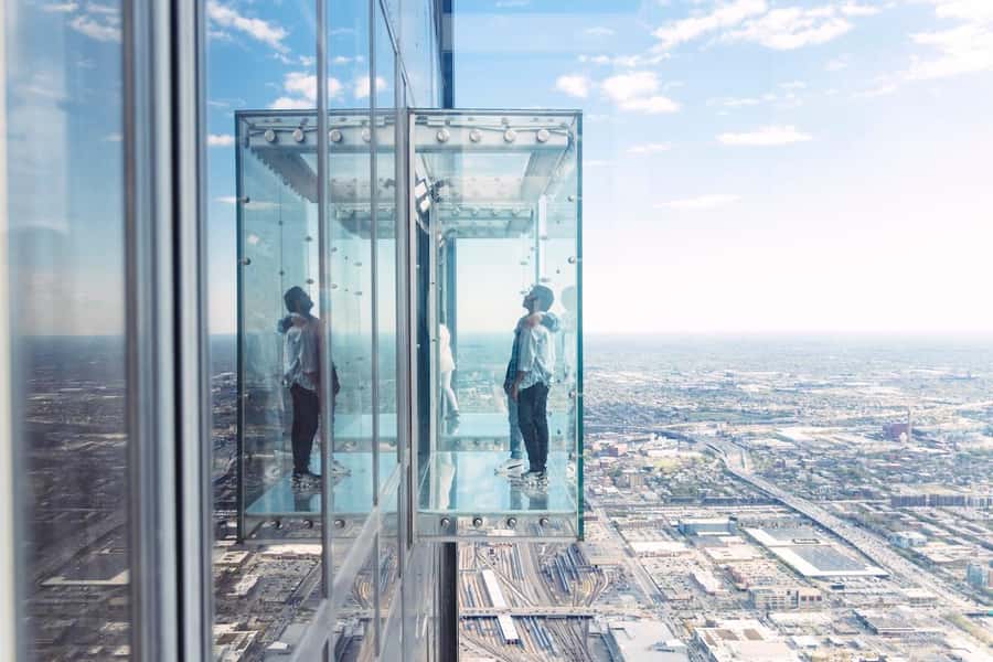 Chicago: Willis Tower Skydeck and The Ledge Ticket - The theater film and the fast ride upward