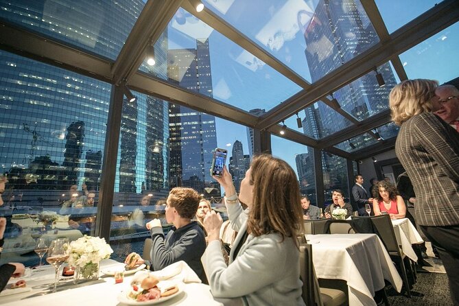 City Cruises Chicago: Fireworks Premier Plus Dinner Cruise - Music, drinks, and the mood onboard