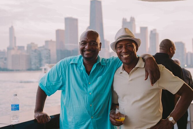 City Cruises Chicago: Fireworks Signature Dinner Cruise - Drinks, service, and the social mood