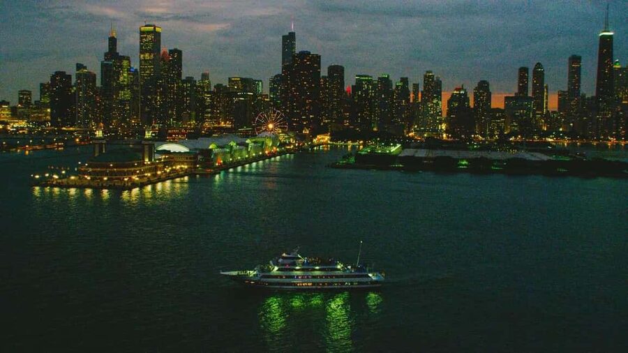 City Cruises Chicago: Lake Michigan Fireworks Dinner Cruise - Dress code and what to bring