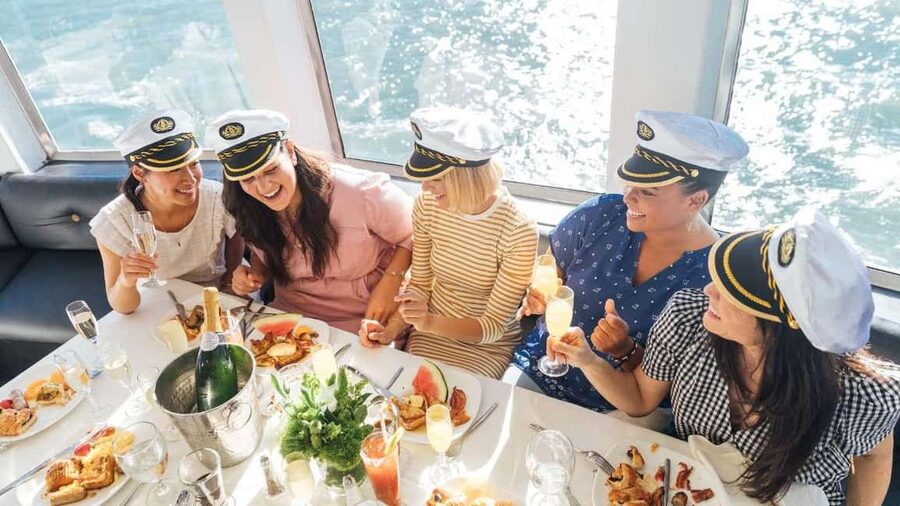 City Cruises Chicago: Lake Michigan Lunch or Dinner Cruise - Your table, buffet, and drink choices