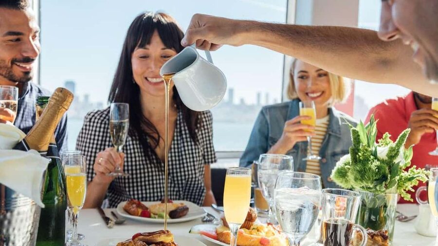 City Cruises Chicago: Lake Michigan Lunch or Dinner Cruise - The skyline route from Navy Pier to Adler Planetarium