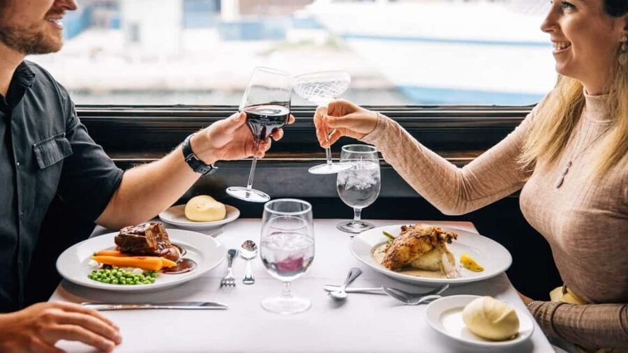City Cruises Chicago: Premier Lunch or Dinner Cruise - Reading Chicago from the water