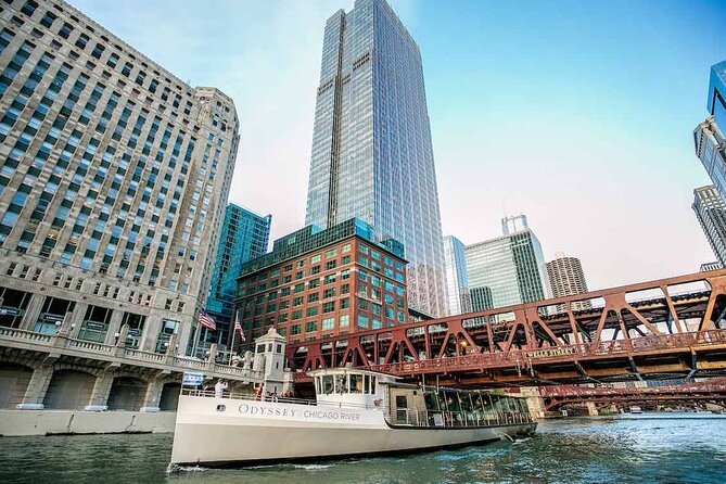 City Cruises Chicago: Premier Plus Brunch Cruise on Chicago River - Merchandise Mart at the branches of the river