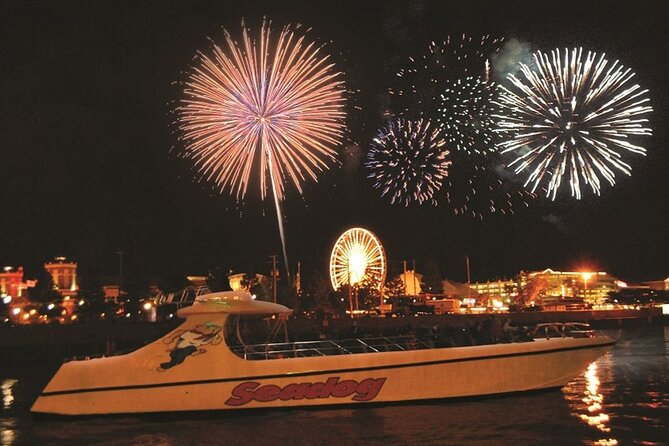 City Cruises Chicago: Seadog Fireworks Cruise - Choosing a seat and preparing for spray