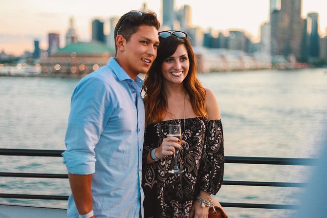 City Cruises Chicago: Signature Lunch Cruise on Lake Michigan - From 600 East Grand Avenue to your table
