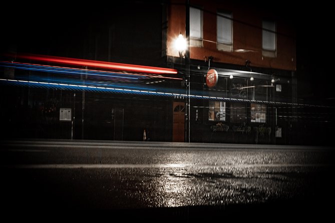 Embers of the Windy City: Chilling Chicago Ghost Tours - What the guides add to the night