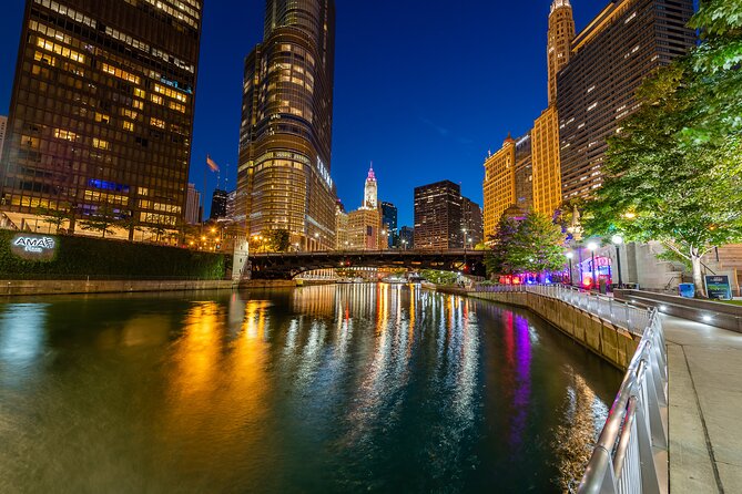 Ghosts of Chicago Family Friendly Ghost Tour - Stop two: the Chicago Stock Exchange Arch and H.H. Holmes