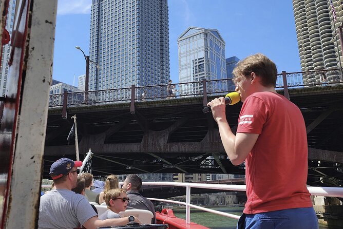 Historical and Architectural Chicago Fireboat River & Lake Cruise - The Chicago River and its famous architecture
