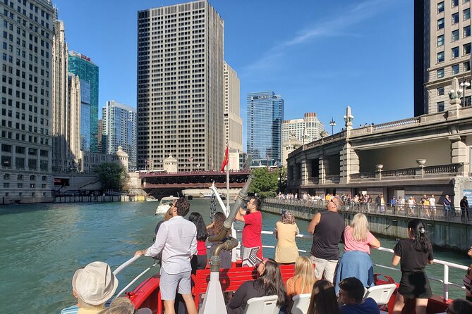 Historical and Architectural Chicago Fireboat River & Lake Cruise - Seating, food, drinks, and family comfort