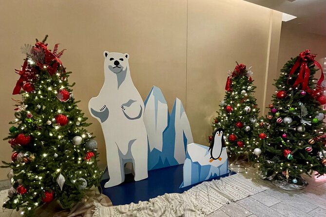 Holiday Walking Tour: Underground Chicago via the Pedway - Block 37 and Chicago City Hall
