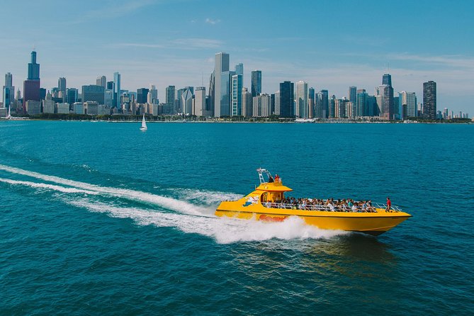 Lake Michigan 30-Minute Speedboat Ride - Commentary, music, and the crew