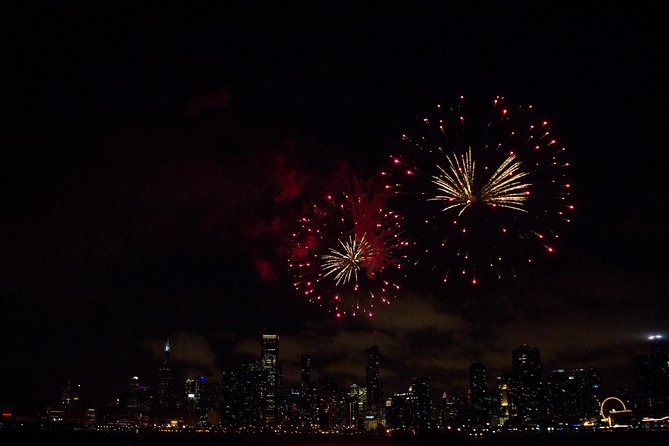 Lake Michigan Fireworks Cruise in Chicago - Music, hosting, and the onboard mood