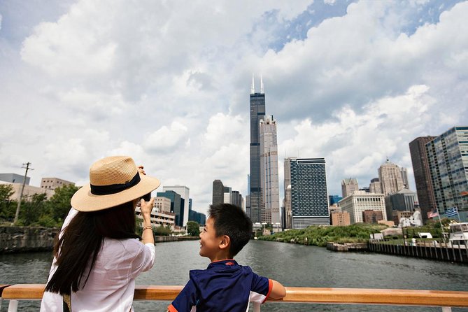 Lake Michigan Skyline Cruise in Chicago - Recorded narration, not a live architecture lesson