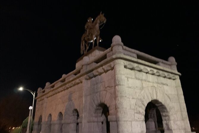 Lincoln Park Hauntings Ghost Investigation Tour - The old cemetery and the Couch Mausoleum
