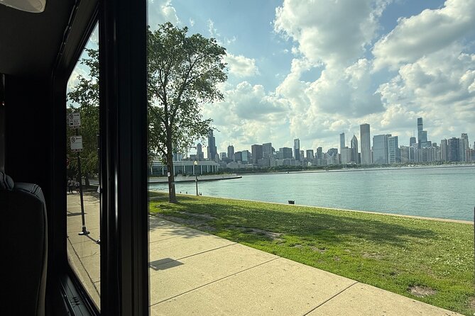 Luxury Minibus Chicago City Tour - Buckingham Fountain in the heart of Grant Park