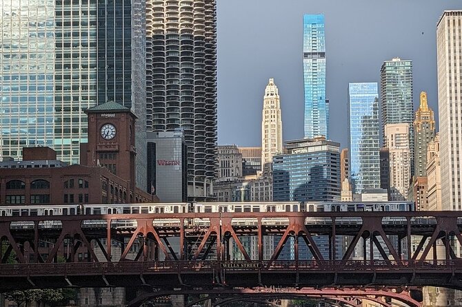 Marvels & Feats: An Engineer's Tour of Chicago Architecture - Walking toward the Chicago River
