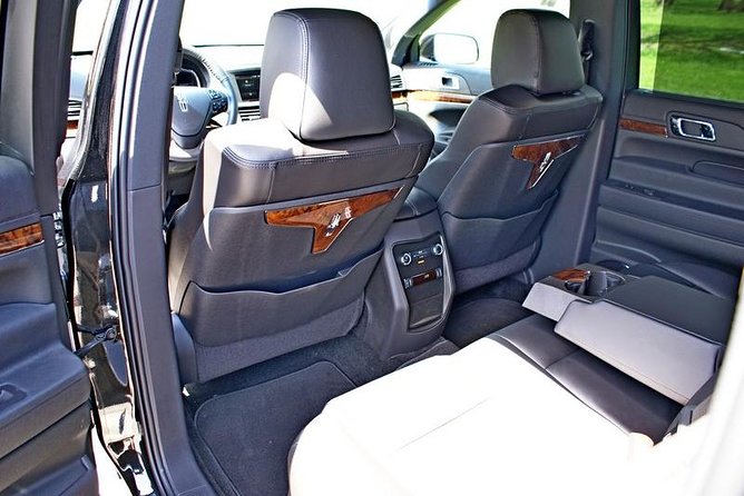 O'Hare Airport Transfer to Chicago by Luxury Sedan - Inside Meet - From baggage claim to the sedan