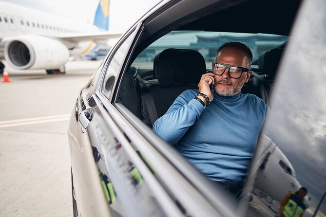 O'Hare Airport Transfer to Chicago, Sedan, Curbside - Top Rated - What the $133 fare really buys you