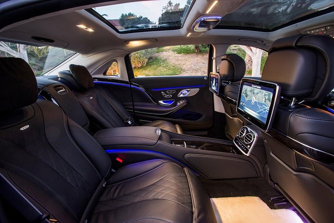 One-Way Private Airport Transfer by Sedan - A private Chicago airport ride in 30 to 45 minutes