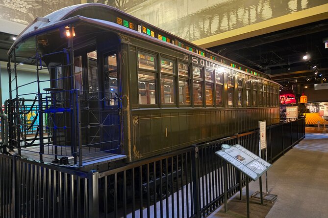 Private Chicago History Museum Tour - Entering the Chicago History Museum at 1601 North Clark Street