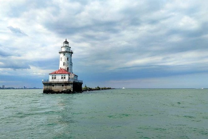Private Sailing on Beautiful Lake Michigan - Navy Pier, Chicago - Buckingham Fountain and a royal landing site