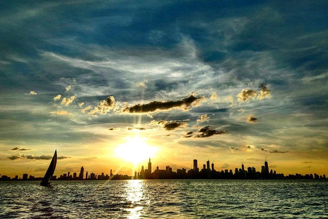 Serene Private Sunset Sail on Lake Michigan - Navy Pier, Chicago - Buckingham Fountain and the Queen’s Landing story