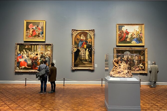 Skip the Line Art Institute of Chicago Tour Semi-Private 8ppl Max - The eight-person format and group dynamics