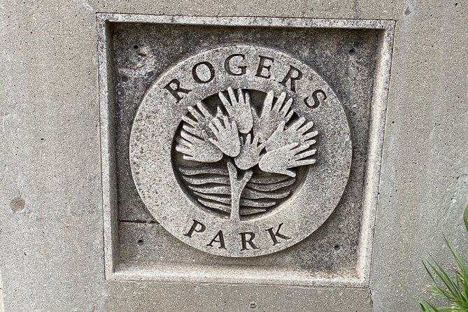 Small-Group Tour of Chicago Neighborhoods: North and South Side - Lincoln Park and DePaul University