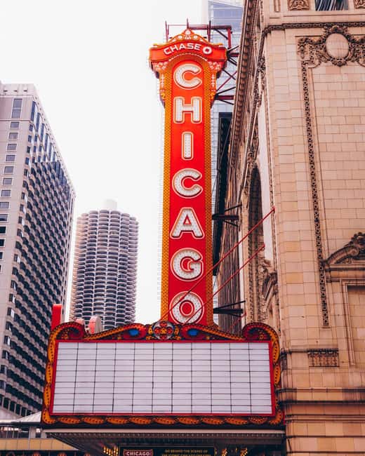 The Chicago Theatre Tour Experience - The grand lobby and painted details