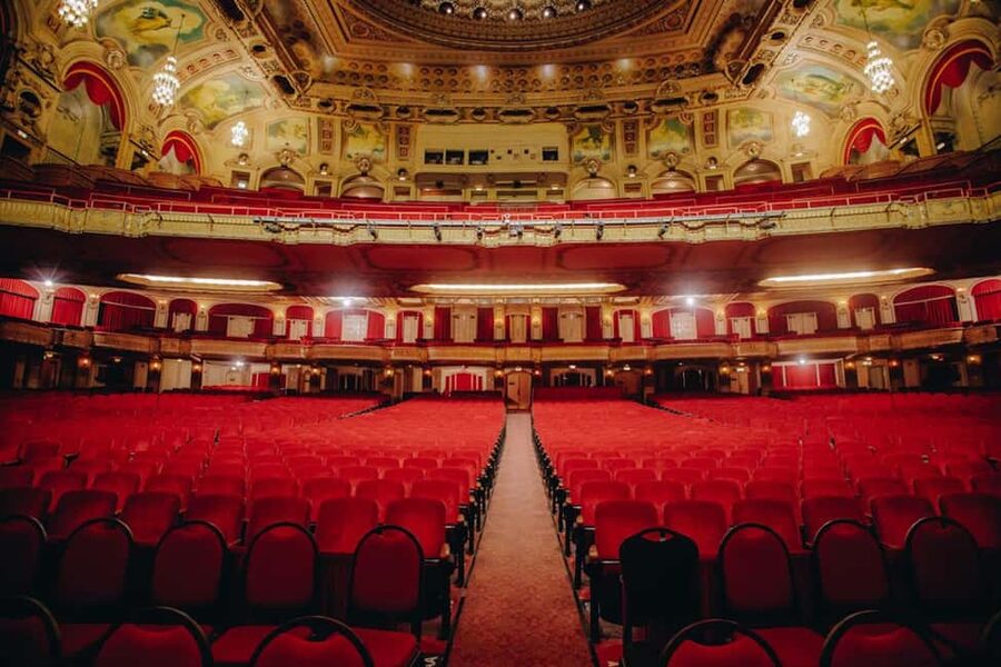 The Chicago Theatre Tour Experience - Why the one-hour format works, and where it does not