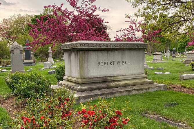 The Deep Pockets Of Graceland Cemetery Walking Tour - Key points to know before you book