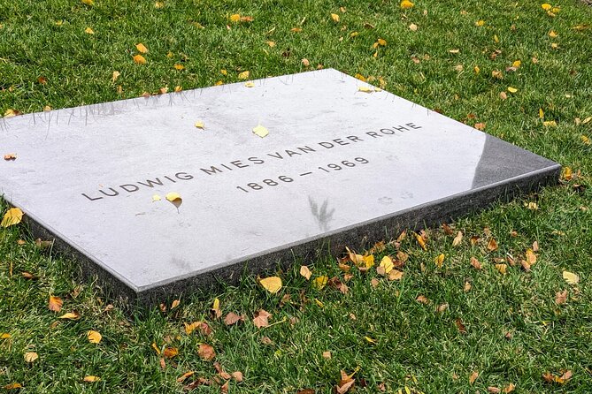 The Deep Pockets Of Graceland Cemetery Walking Tour - A group size of up to 30 people