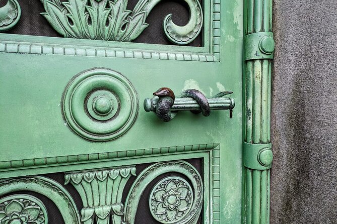 The Deep Pockets Of Graceland Cemetery Walking Tour - One cemetery, many stories of wealth