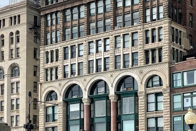 Walking Tour: Chicago's Loop - Home of the Modern Skyscraper - Harold Washington Library Center and public architecture