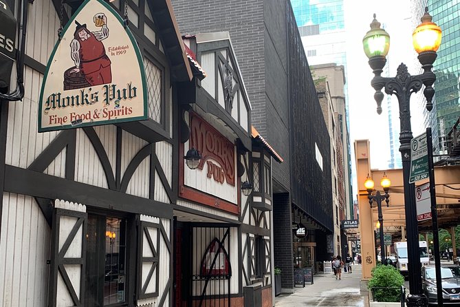 Walking Tour: Historic Chicago Pubs in River North and the Loop - Green Door Tavern and a tucked-away speakeasy